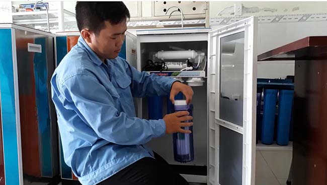 Hướng dẫn cách thay lõi lọc máy lọc nước gia đình